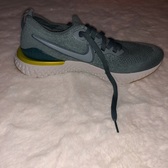 Nike Epic React Flyknit 2 (GS) - Picture 7 of 11
